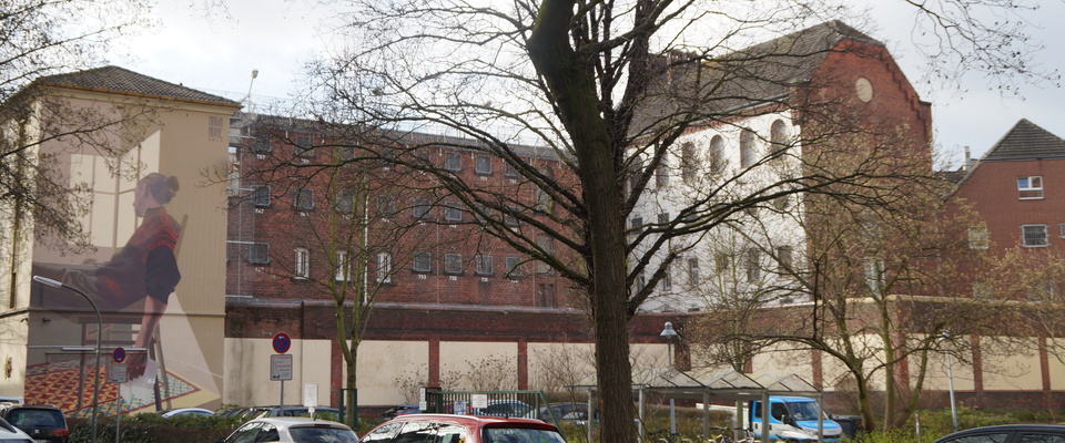 Blick auf die Anstalt aus der Gerichtsstraße