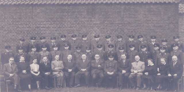 1926-Gruppenfoto von Bediensteten